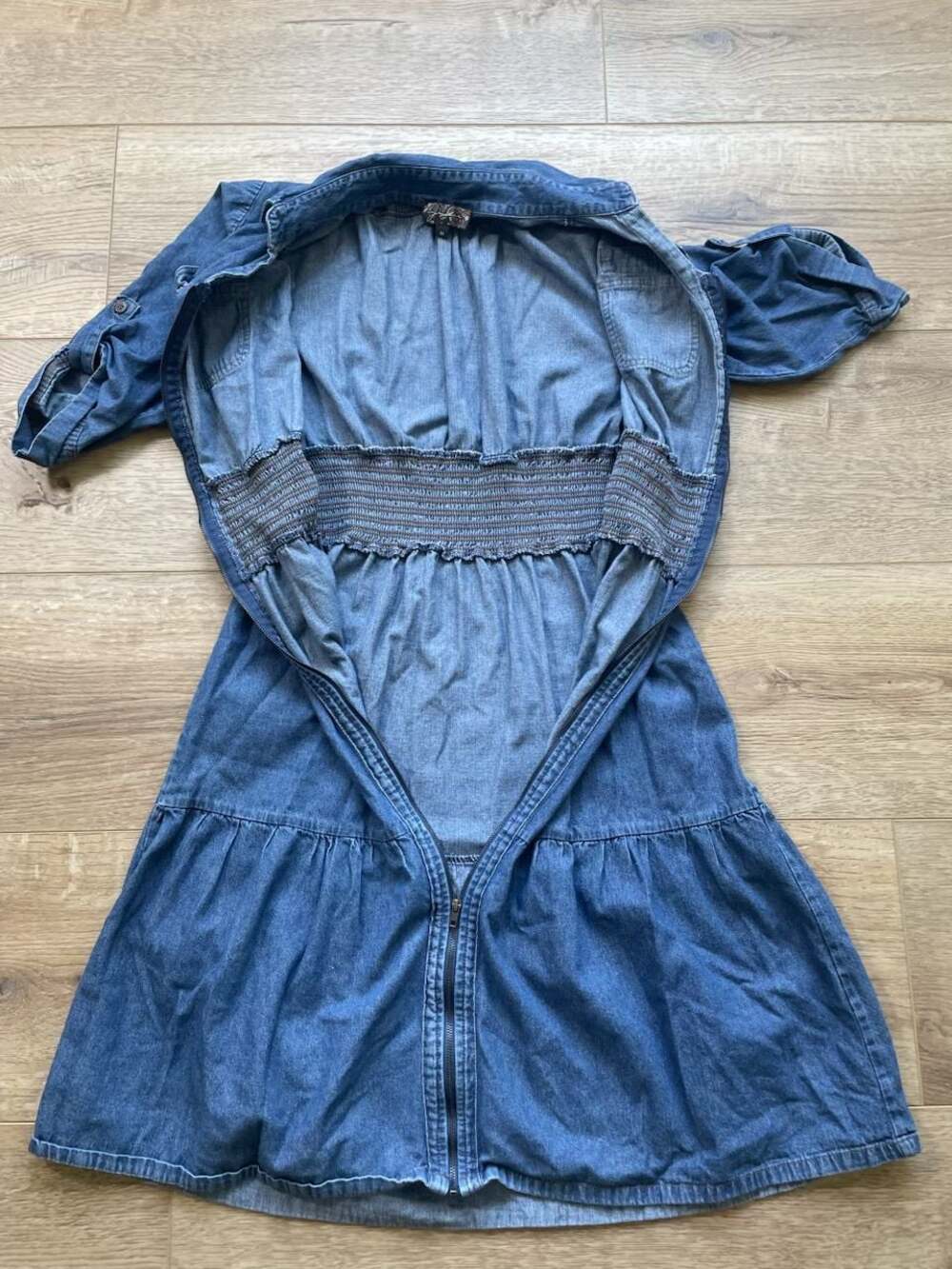 J Gee Denim Midi Dress Medium Zip Front Smocked Waist Roll Tab Chambray Blue - Picture 10 of 11